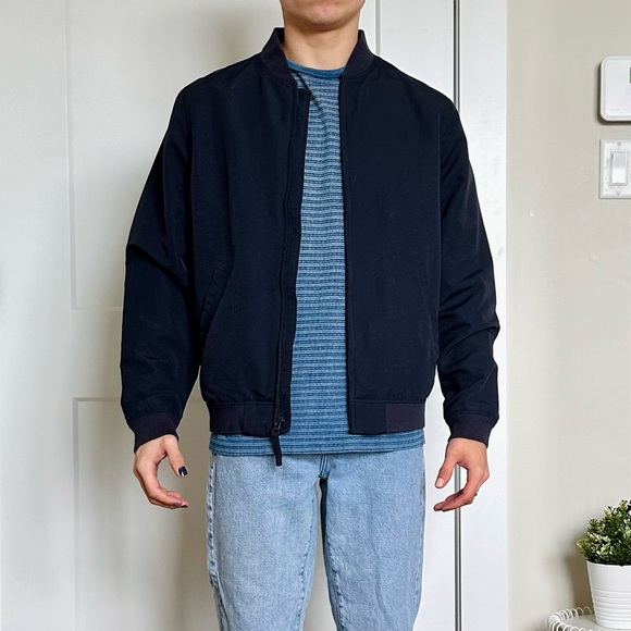 Levi’s Lightweight Bomber Jacket - Picture 2 of 5